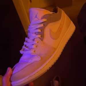 Jordan 1 low inside out white phantom